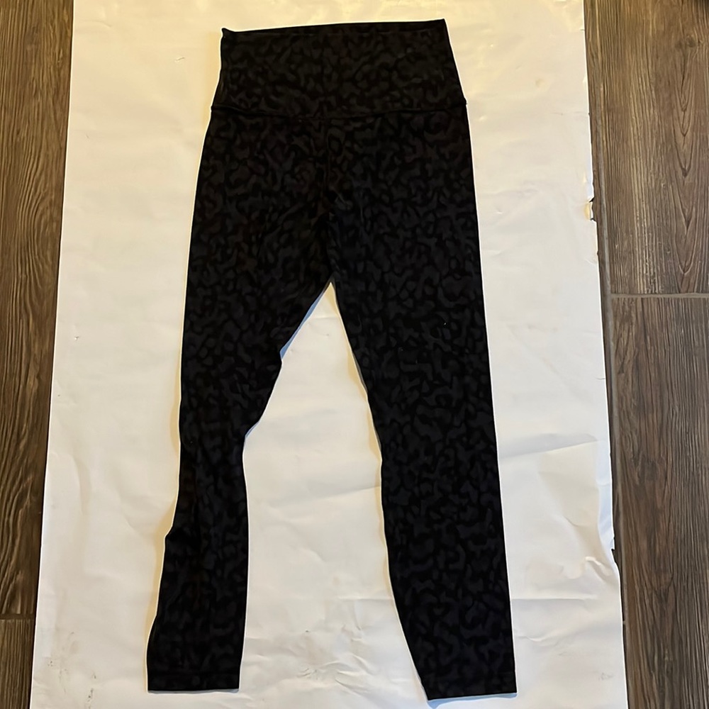 LULU LEMON workout leggings size 6 woman
